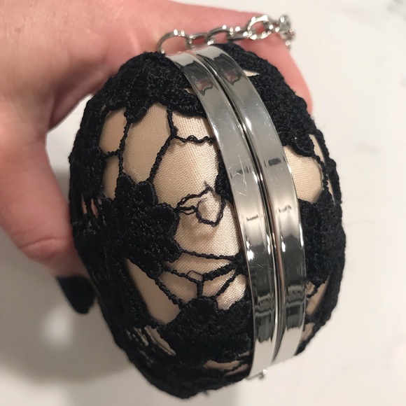 Sondra Roberts clutch - champagne and black lace - Picture 7 of 8